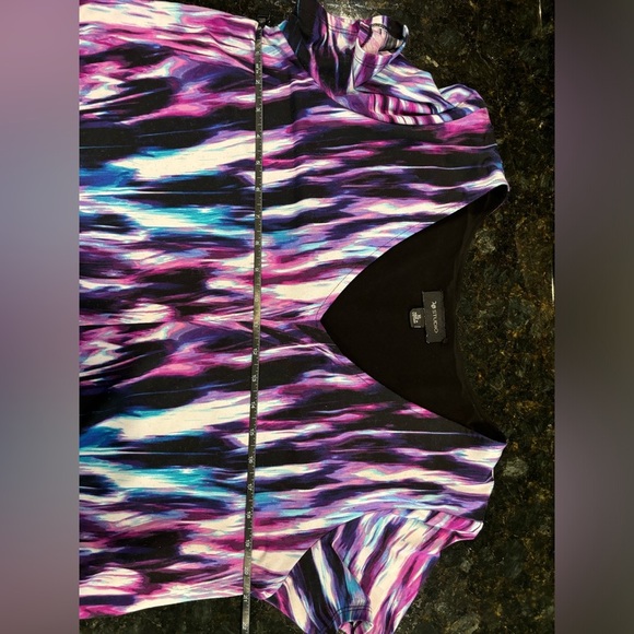 Abstract Geometric Design Blouse - Picture 7 of 7